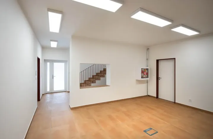 Pronájem kanceláře, Hořín, 420 m2