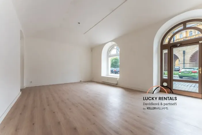 Pronájem obchodního prostoru, Praha - Karlín, Prvního pluku, 58 m2