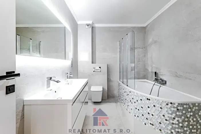 Pronájem bytu 4+kk, Praha - Komořany, Pod lesem, 343 m2