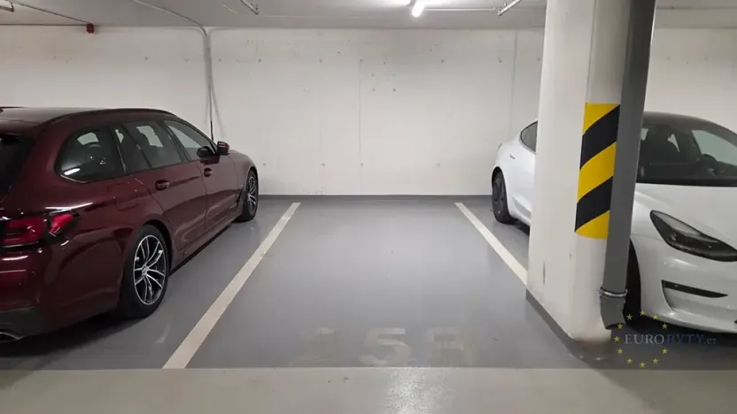 Pronájem garáže, Praha - Libeň, Kurta Konráda, 15 m2