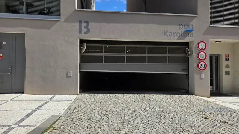 Pronájem garáže, Praha - Libeň, Kurta Konráda, 15 m2