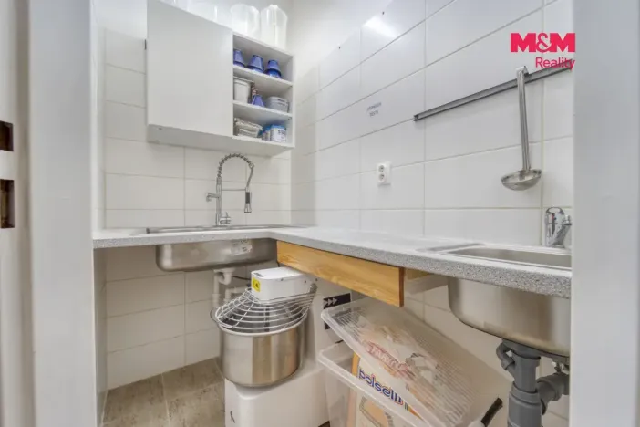 Pronájem obchodního prostoru, Karlovy Vary, Bělehradská, 100 m2