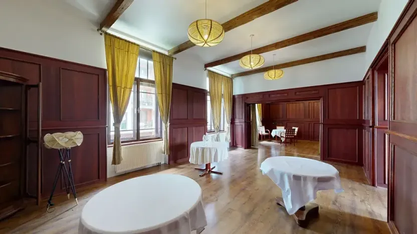 Dražba restaurace, Praha - Holešovice, Jankovcova, 1096 m2