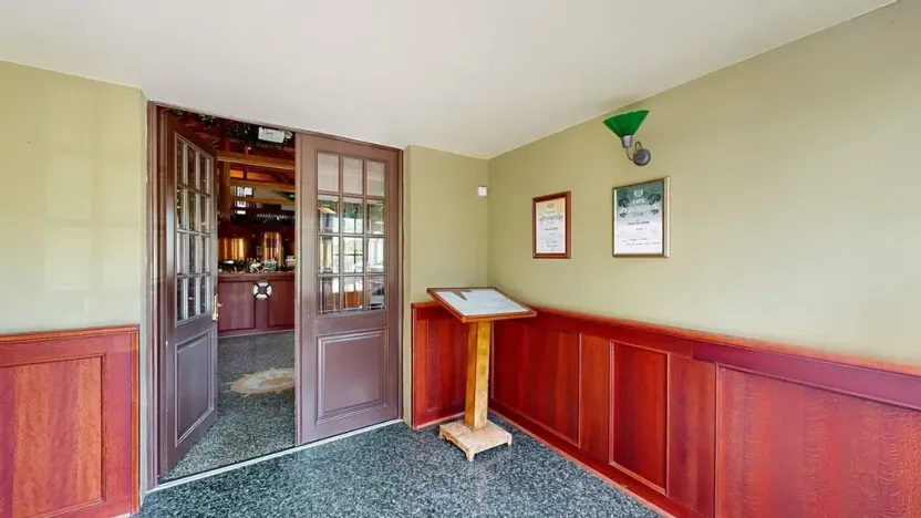 Dražba restaurace, Praha - Holešovice, Jankovcova, 1096 m2