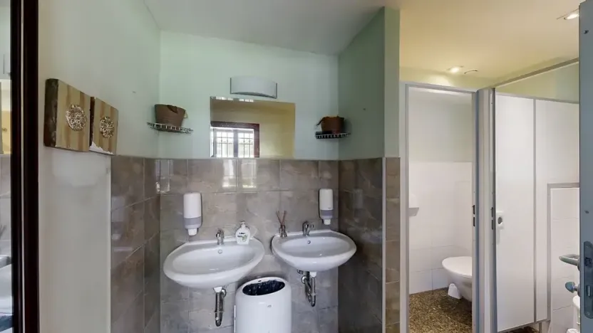 Dražba restaurace, Praha - Holešovice, Jankovcova, 1096 m2