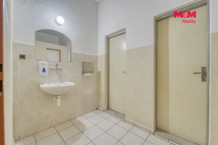 Prodej obchodního prostoru, Hradec Králové - Svinary, Podhůrská, 633 m2