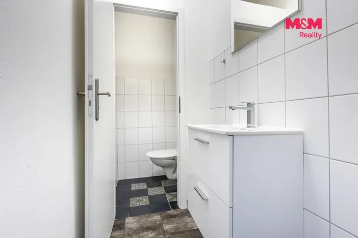 Pronájem obchodního prostoru, Nový Bor, Tržní náměstí, 108 m2