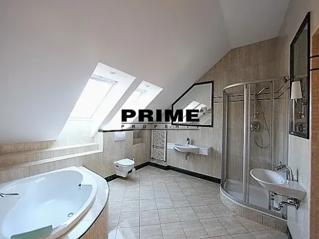 Pronájem kanceláře, Praha, Na cípu, 440 m2