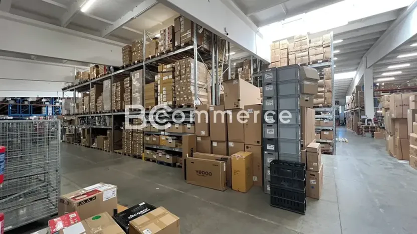 Pronájem skladu, Šlapanice, 4600 m2