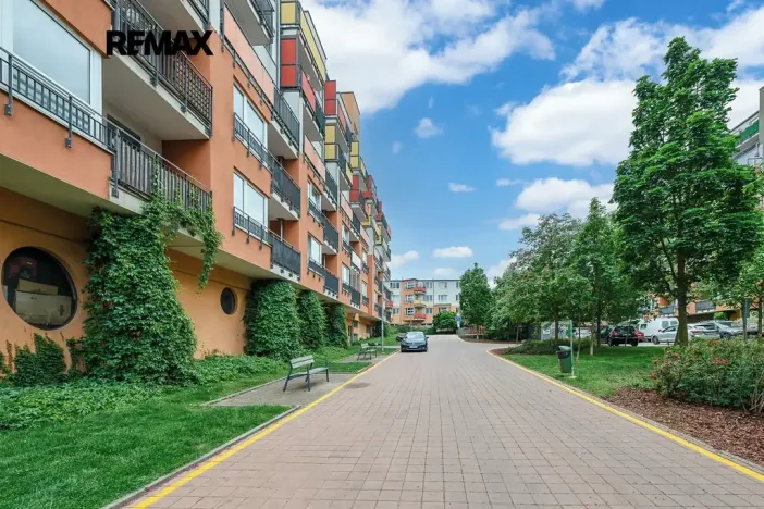 Pronájem bytu 2+kk, Praha - Vysočany, Pod Harfou, 55 m2