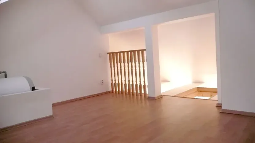 Pronájem bytu 1+kk, Praha - Vršovice, Tolstého, 31 m2