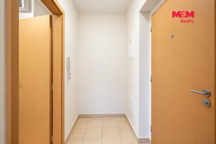 Pronájem bytu 1+kk, Hradec Králové - Nový Hradec Králové, Rybova, 36 m2