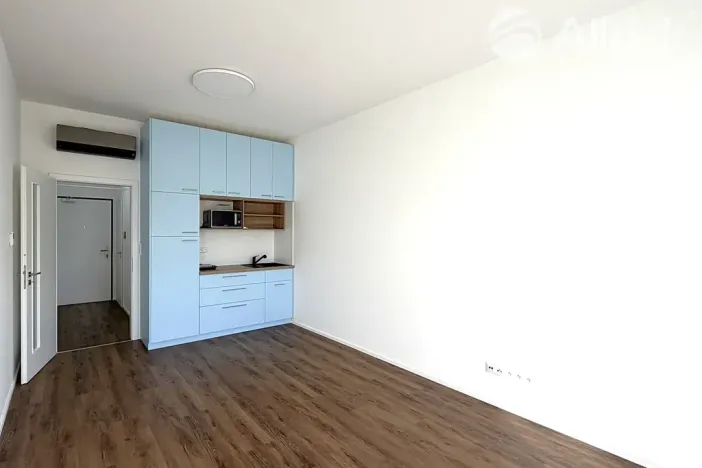Pronájem bytu 1+kk, Brno, Komárovská, 29 m2