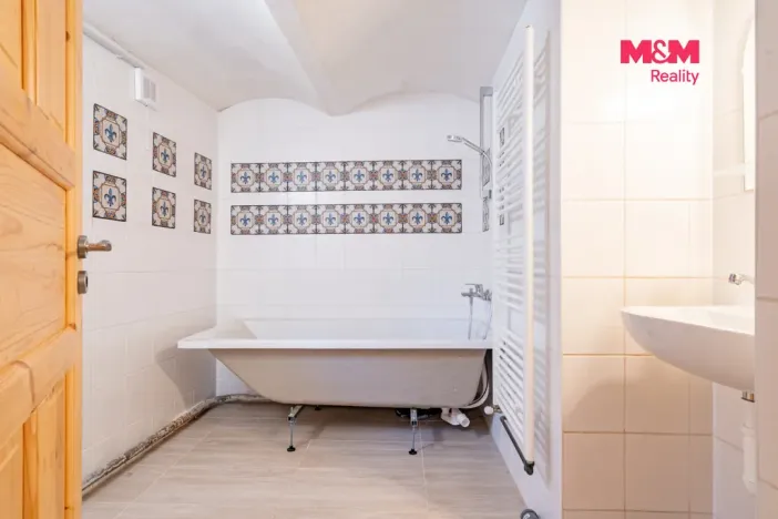 Prodej rodinného domu, Nové Hrady - Byňov, 370 m2