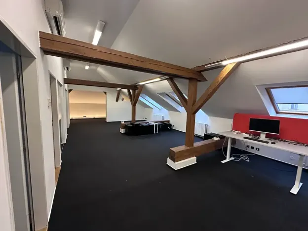 Pronájem kanceláře, Praha - Nové Město, Karlovo náměstí, 1110 m2