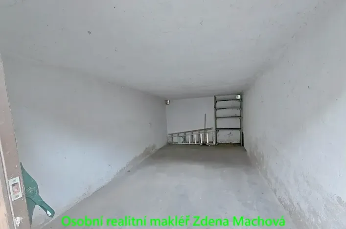 Pronájem garáže, Praha, U první baterie, 17 m2