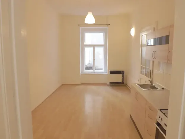 Pronájem bytu 1+1, Praha - Nusle, náměstí Generála Kutlvašra, 49 m2