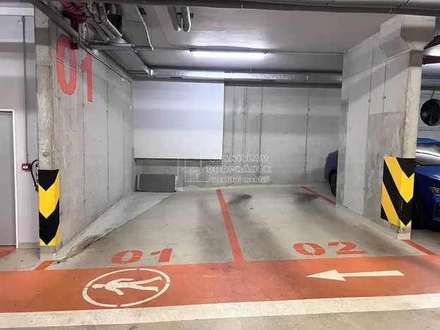 Pronájem garážového stání, Praha - Bubeneč, Jednořadá, 15 m2