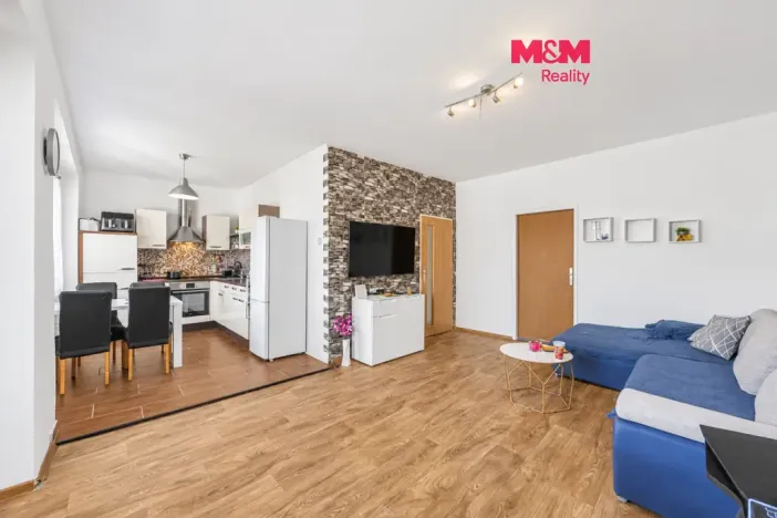 Prodej bytu 2+kk, Kralupy nad Vltavou - Lobeček, nám. Mládežníků, 52 m2