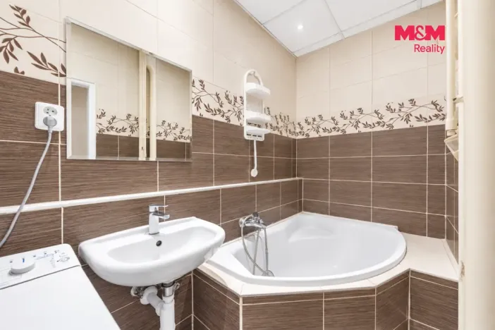 Prodej bytu 2+kk, Kralupy nad Vltavou - Lobeček, nám. Mládežníků, 52 m2