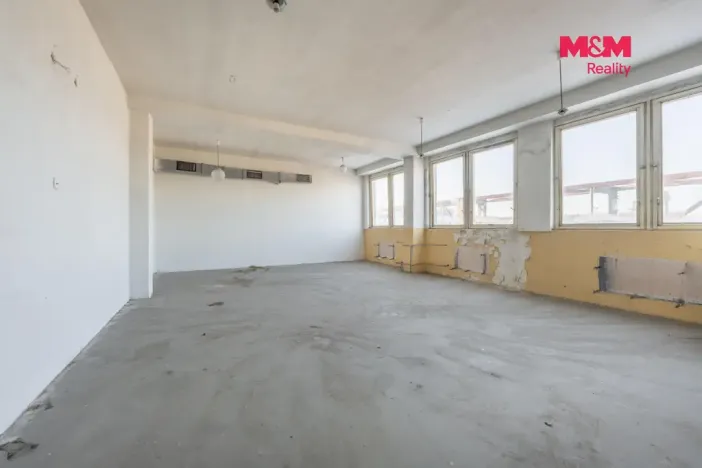 Prodej výrobních prostor, Kladno, Buštěhradská, 3032 m2