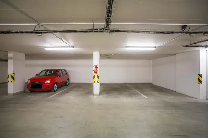 Pronájem garážového stání, Praha - Košíře, Pod školou, 13 m2