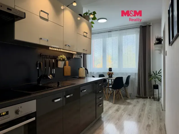 Prodej bytu 3+1, Postoloprty, Jiráskovo náměstí, 67 m2