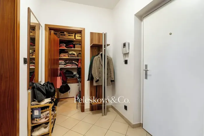 Pronájem bytu 2+kk, Praha - Suchdol, Májová, 45 m2