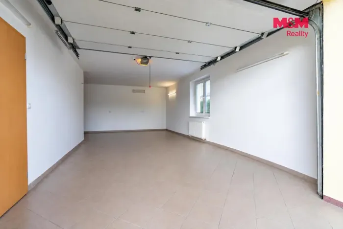 Prodej rodinného domu, Dynín, 330 m2