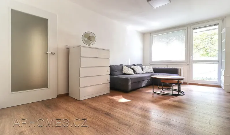 Pronájem bytu 2+kk, Praha, Novoborská, 40 m2