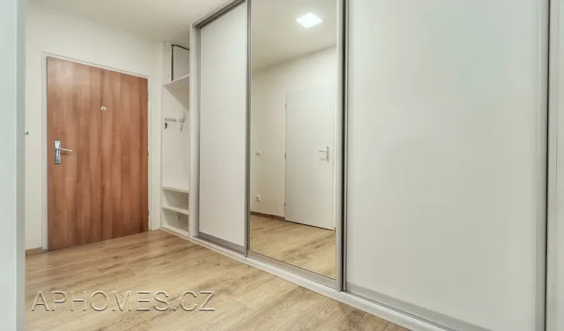 Pronájem bytu 2+kk, Praha, Novoborská, 40 m2