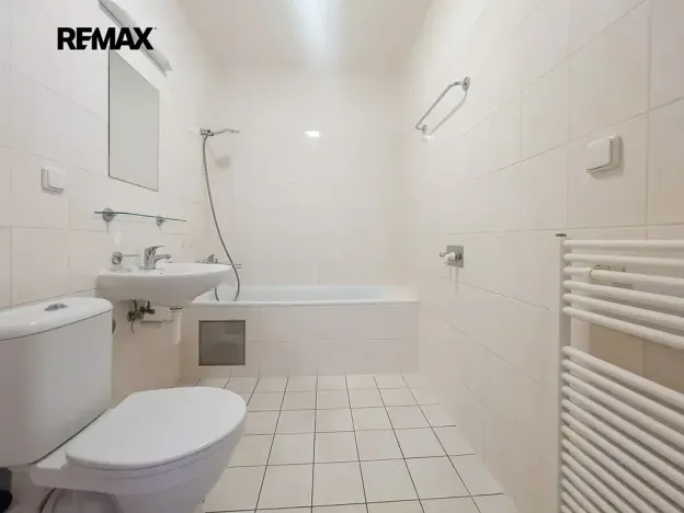 Pronájem bytu 1+kk, Praha - Horní Měcholupy, Padovská, 32 m2
