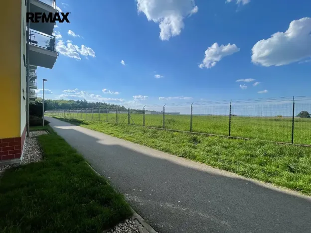 Pronájem bytu 1+kk, Praha - Horní Měcholupy, Padovská, 32 m2
