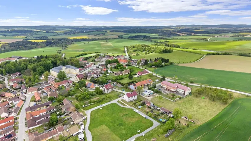 Prodej činžovního domu, Staré Hobzí, 1650 m2