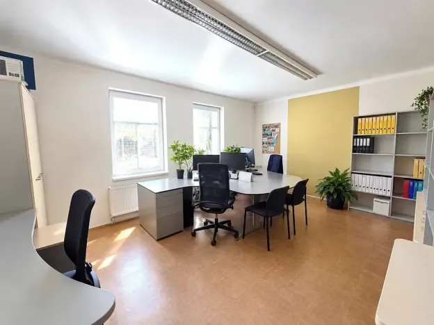 Pronájem kanceláře, Zlín, Pod Vodojemem, 180 m2