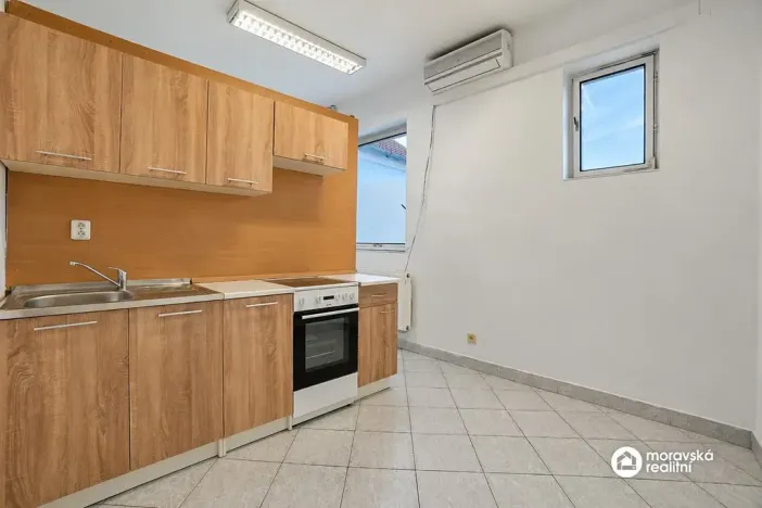 Pronájem obchodního prostoru, Ivančice, Jana Schwarze, 100 m2