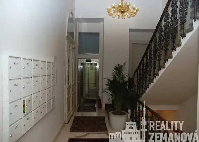 Pronájem bytu 1+kk, Praha - Vinohrady, Italská, 41 m2
