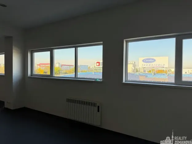 Pronájem komerční nemovitosti, Nupaky, Komerční, 470 m2