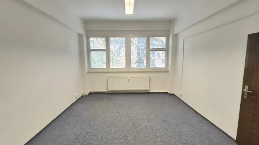 Pronájem kanceláře, Praha - Nusle, V Občanském domově, 17 m2
