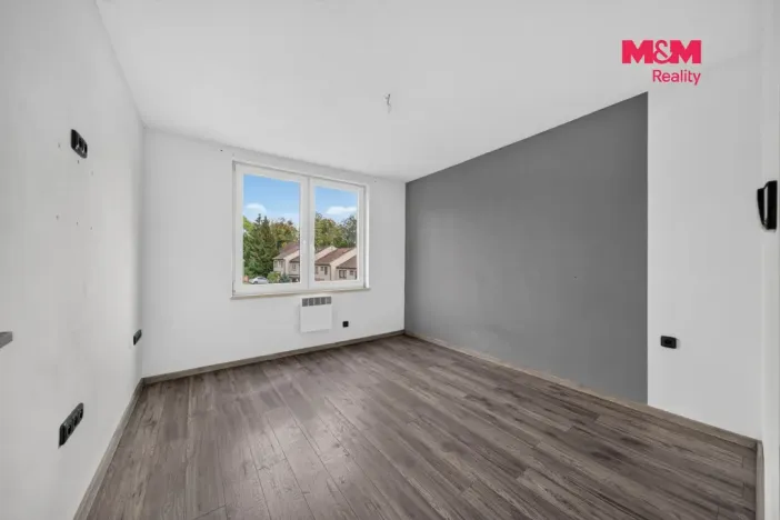 Prodej bytu 4+1, Černovice, U Mateřské školy, 82 m2