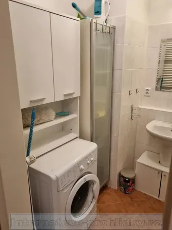 Pronájem bytu 1+kk, Praha - Vysočany, 35 m2