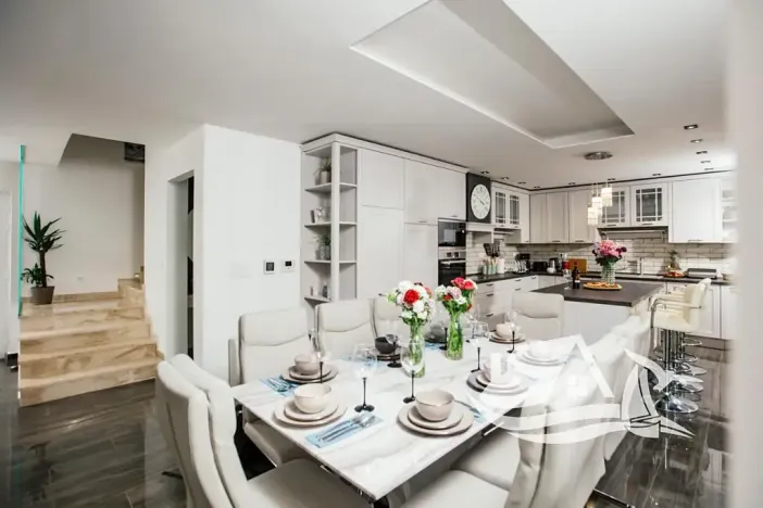 Prodej vily, Podstrana, Chorvatsko, 220 m2