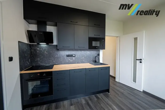 Prodej bytu 1+1, Milovice, Armádní, 33 m2