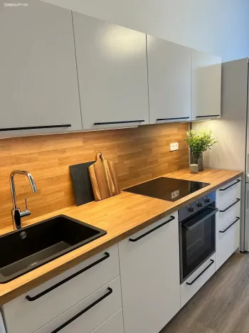 Pronájem bytu 2+kk, Praha - Bubeneč, Sládkova, 58 m2