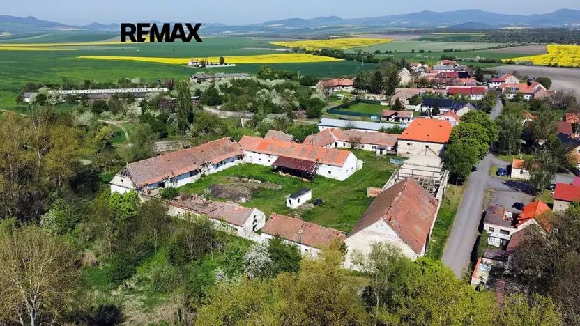 Prodej pole, 2500 m², Počedělice, Volenice
