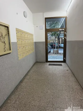 Pronájem bytu 1+1, Praha - Vinohrady, Řipská, 46 m2