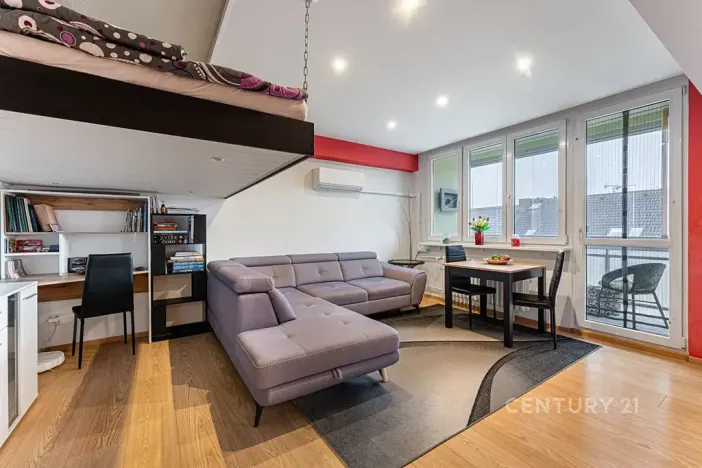 Prodej bytu 2+1, 62 m², Dukelská, Benešov