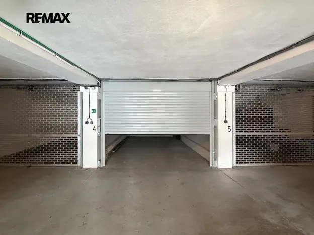 Pronájem garážového stání, Praha - Motol, Brdlíkova, 20 m2