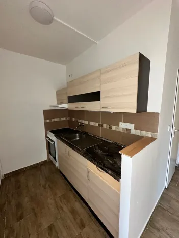 Pronájem bytu 1+1, Děčín, Kladenská, 36 m2