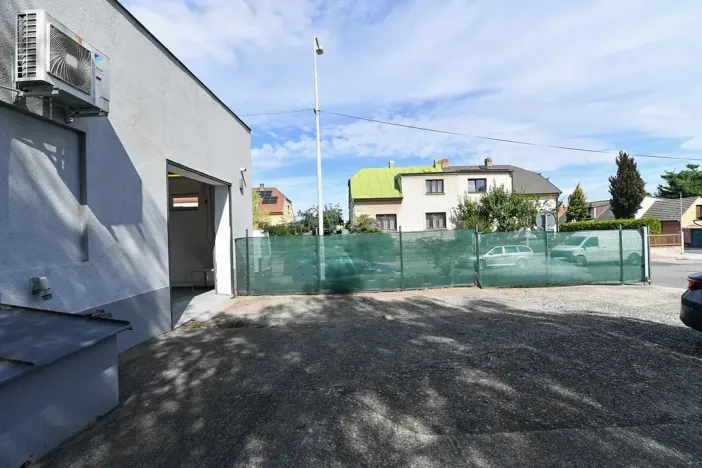 Pronájem kanceláře, Praha - Horní Počernice, Komárovská, 210 m2